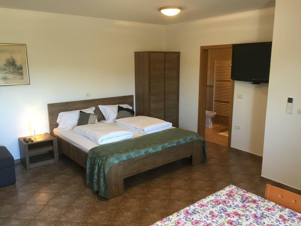 Apartma Valmarin Appartement Spodnje Skofije Buitenkant foto